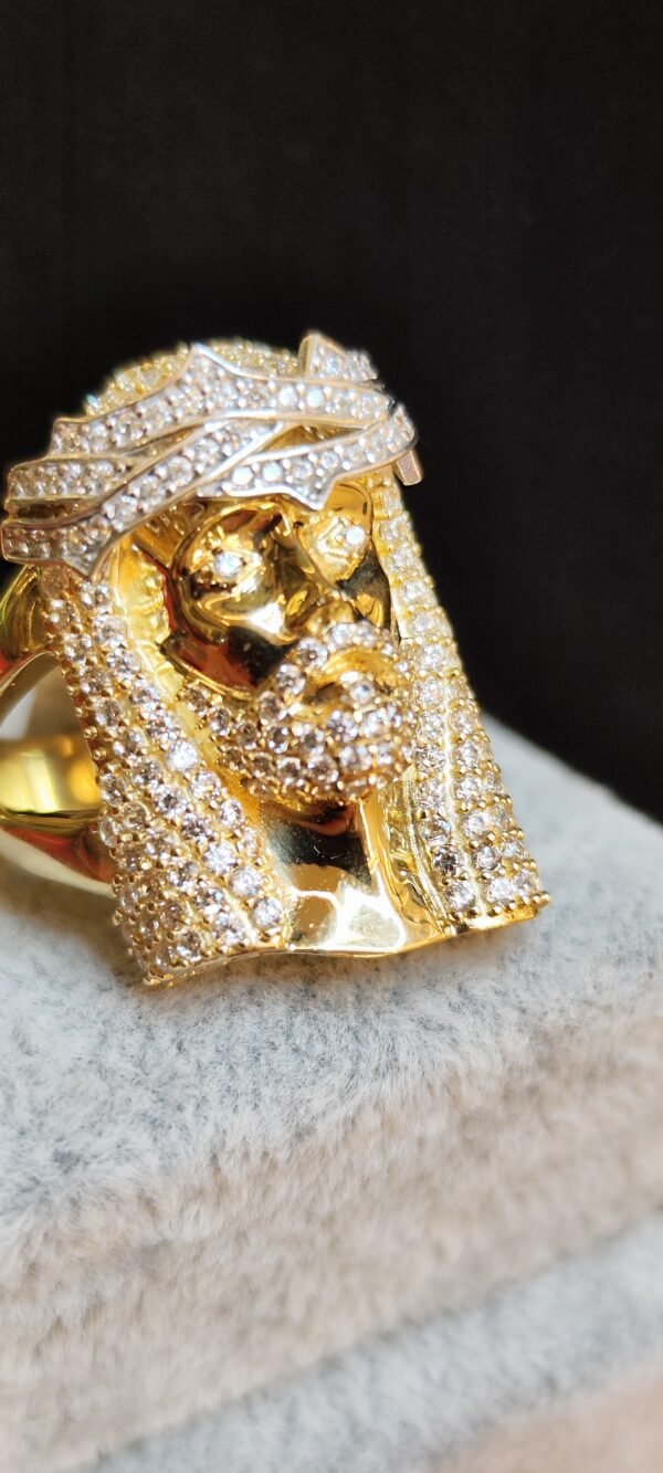 ANILLO CRISTO EN ORO DE 18K Y BRILLANTES