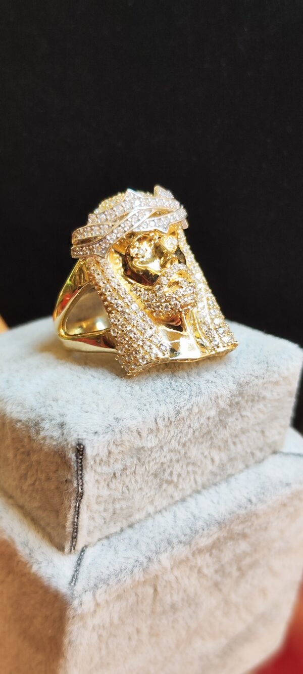 ANILLO CRISTO EN ORO DE 18K Y BRILLANTES