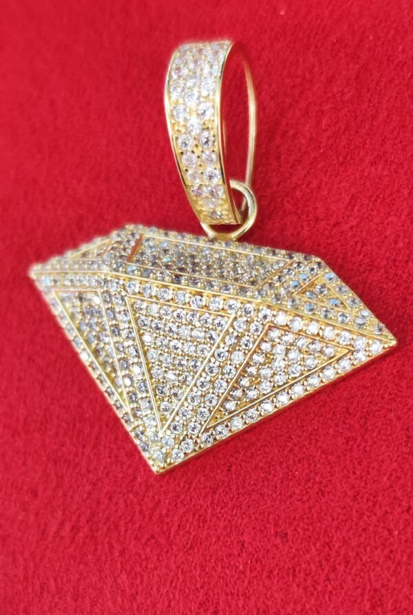 COLGANTE FORMA DE DIAMANTE EN ORO DE 18K Y BRILLANTES