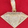 COLGANTE FORMA DE DIAMANTE EN ORO DE 18K Y BRILLANTES