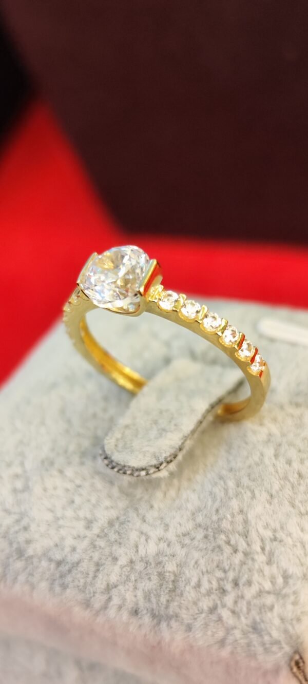 ANILLO COMPROMISO ORO DE 18K CON BRILLANTE DE 1KILATE
