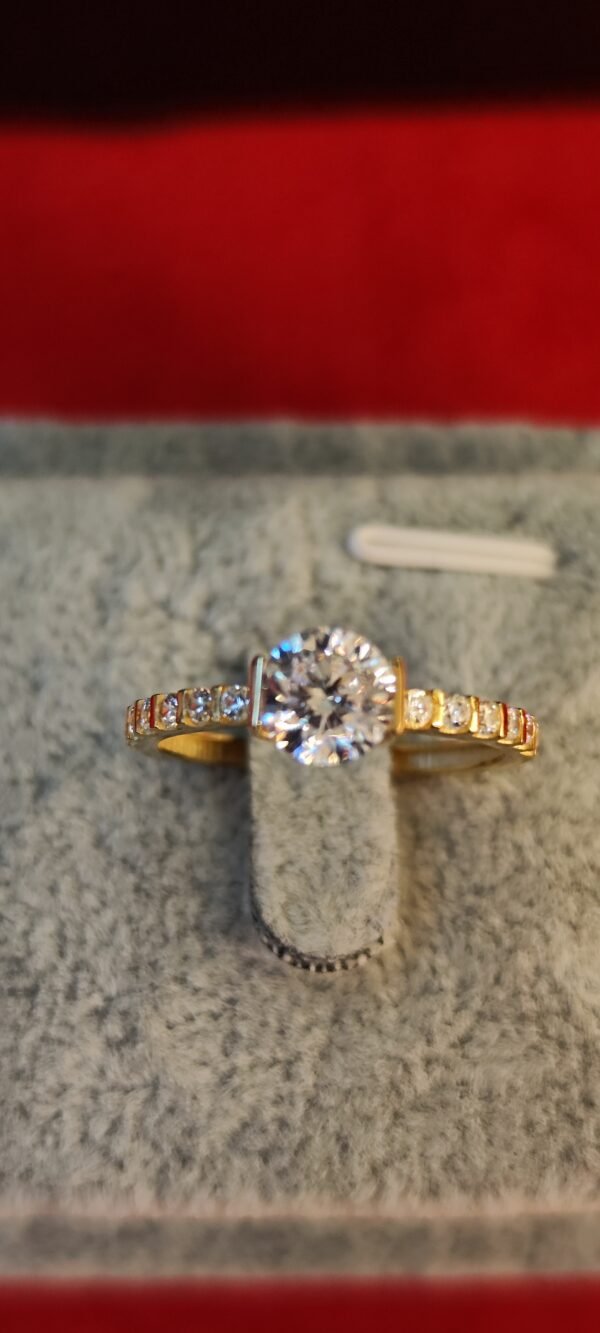 ANILLO COMPROMISO ORO DE 18K CON BRILLANTE DE 1KILATE