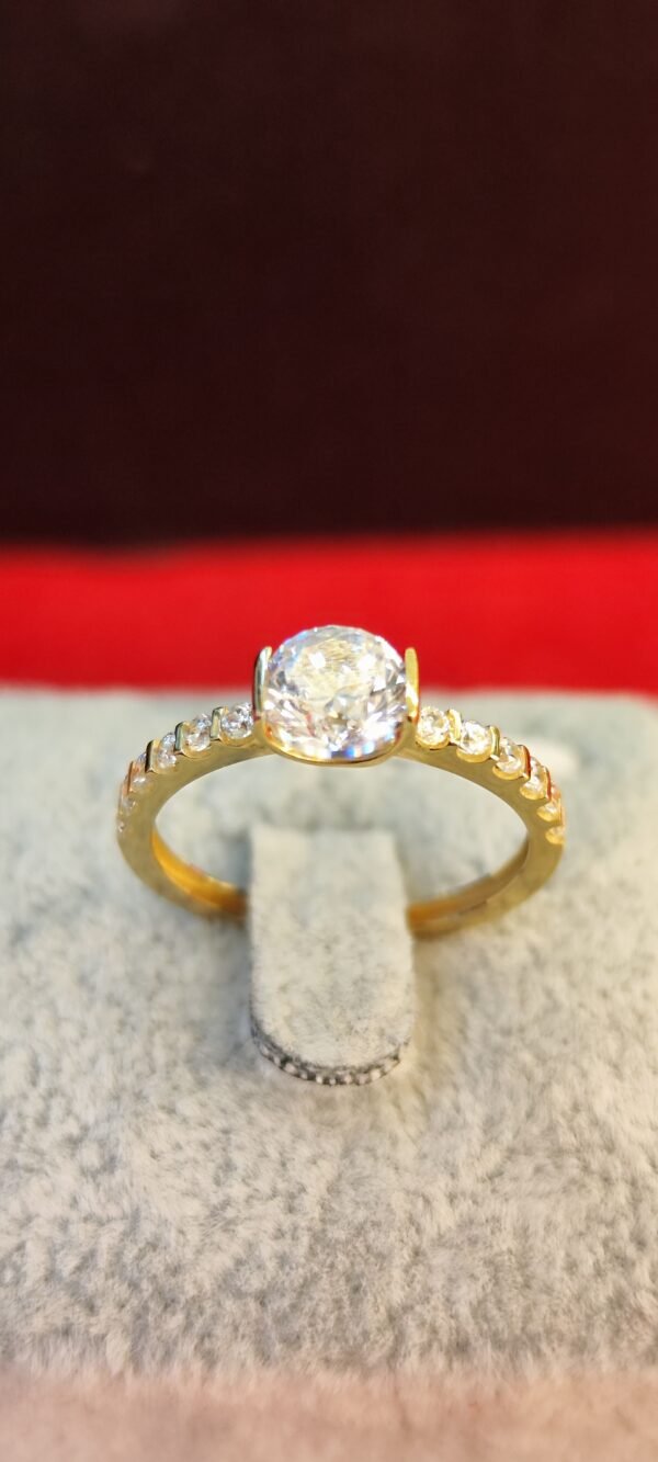 ANILLO COMPROMISO ORO DE 18K CON BRILLANTE DE 1KILATE