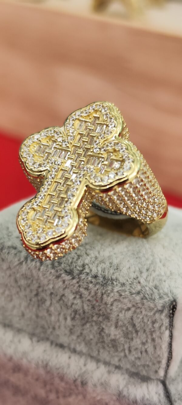 ANILLO DE CRUZ EN ORO 18K CON BRILLANTES